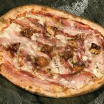 Pizza Panceta con dátiles